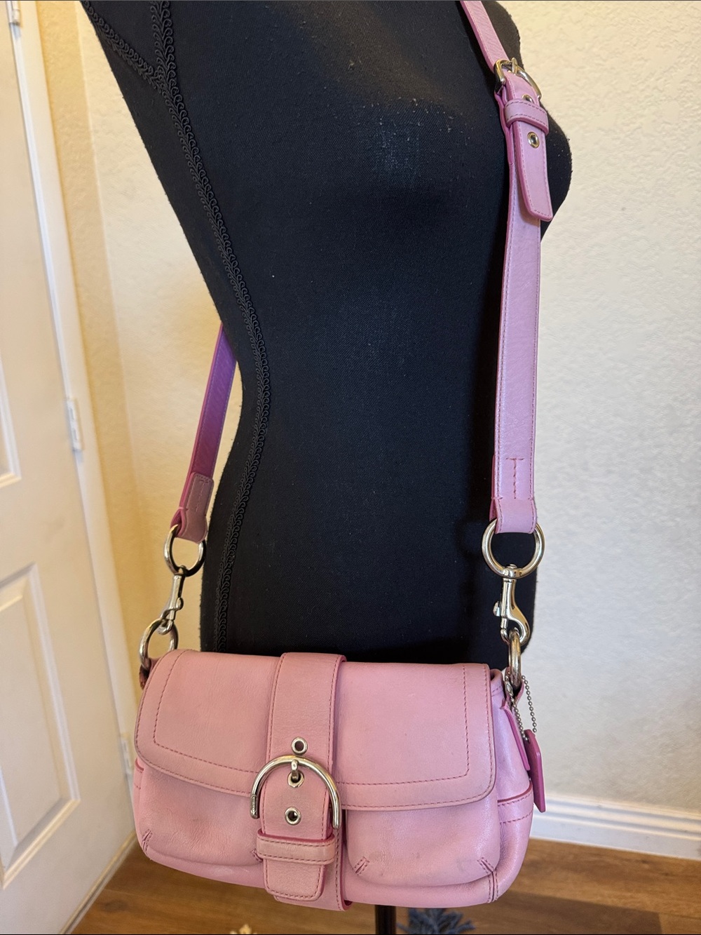 Coach y2k 3683 Soho leather crossbody bag baby pink RARE 💕 - Picture 2 of 16